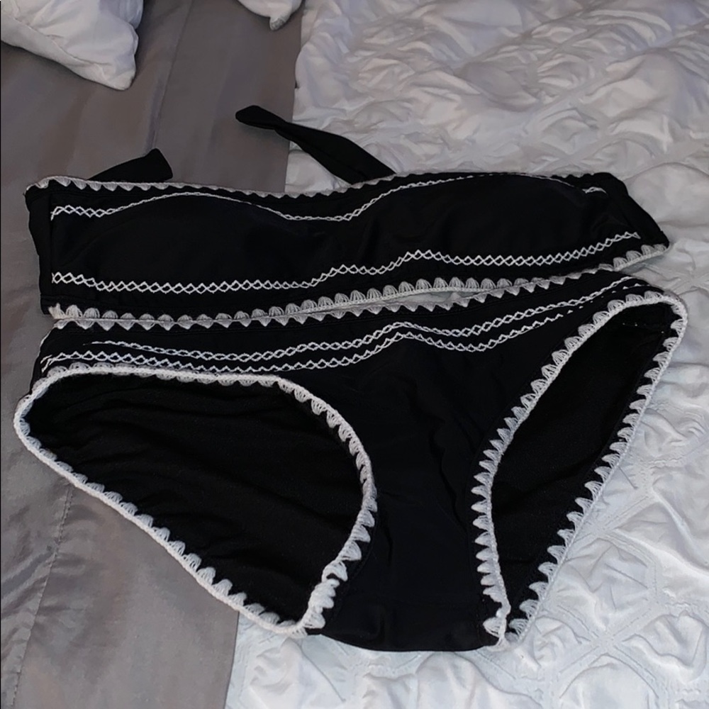Black and White Women's Bikini Set